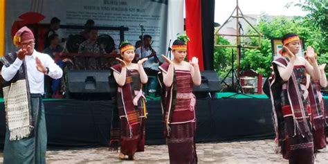 Tari Tortor Tarian Tradisional Sumatera Utara Halaman All