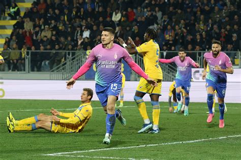 Sintesi Di Frosinone Milan 2 3 Gabbia E Jovic Rimontano Tre Punti