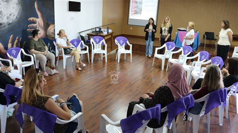 Una Treintena De Mujeres Participan En El Taller Nicas Para Fomentar