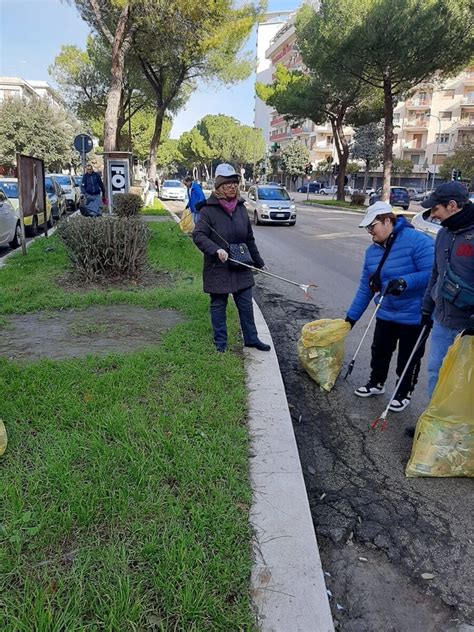 Foggia Volontari De La Via Della Felicit Ripuliscono Viale