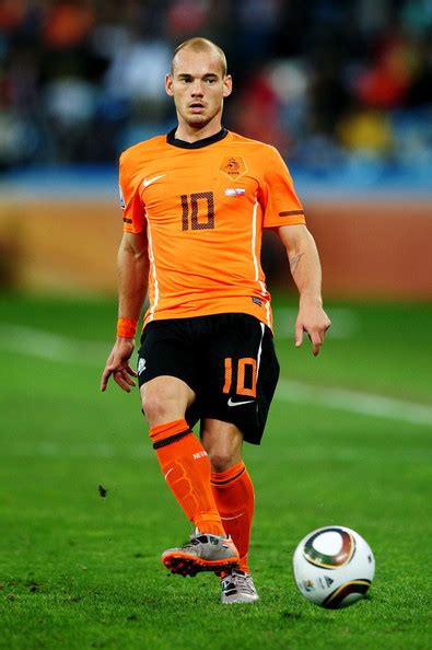 Sneijder playing for the Netherlands - Wesley Sneijder Photo (15723565 ...