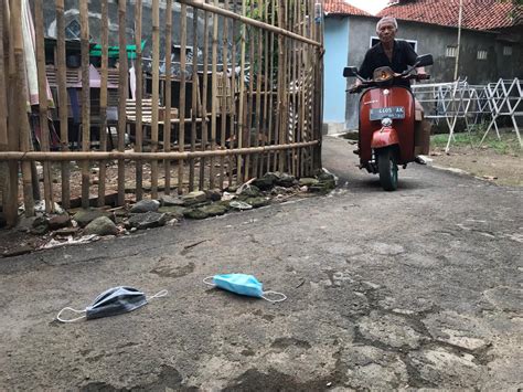 Jangan Buang Sembarangan Masker Sekali Pakai Radar Cirebon ID