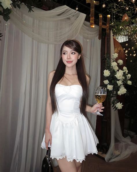 Ảnh tiktoker Đan Anh bikini gợi cảm khoe vóc dáng sexy