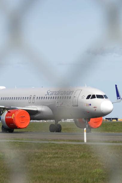 710 Grounded Planes Stock Photos Pictures And Royalty Free Images Istock
