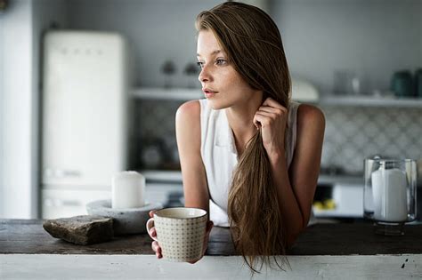 Women Brunette Blue Eyes Freckles Open Mouth Hands In Hair Mugs