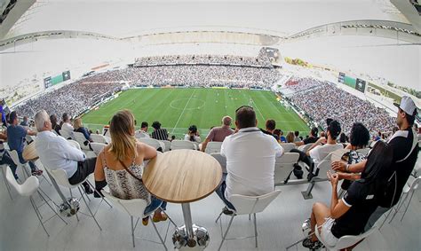 Corinthians costura acordo a Mercedes Benz e moldes do negócio