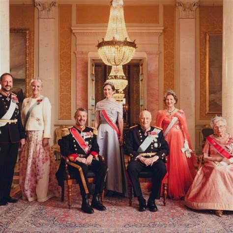 La Familia Real Noruega Y Federico Y Mary De Dinamarca En La Cena De