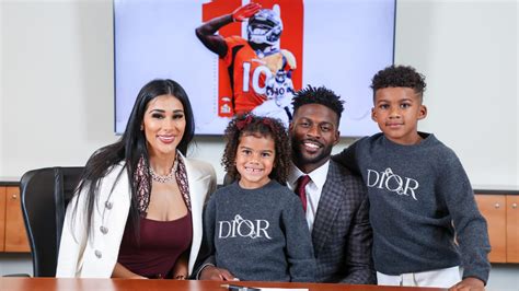 Photos Former Broncos Wr Emmanuel Sanders Returns To Uchealth Training