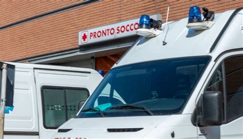 Investita E Trascinata Dall Auto Per Metri Grave Una Enne