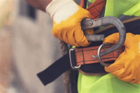 Travail En Hauteur Réglementation Formation Et Sécurité