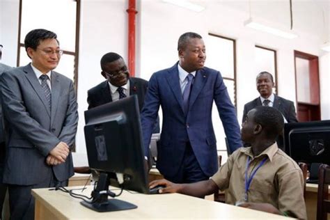 Lomé Faure inaugure le complexe scientifique du Lycée de Tokoin