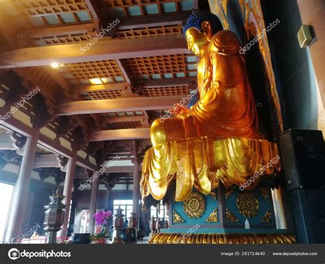 Golden Buddha Statue Temple — Stock Photo © Imaginechina-Tuchong #291724640