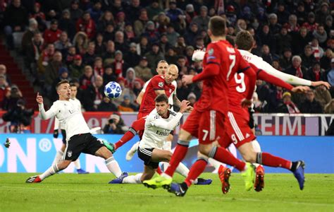 Arjen Robben Goal Vs Benfica After Cutting Around Defenders