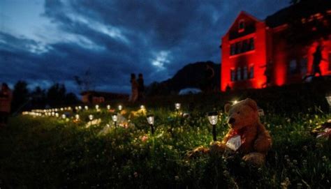 Canada 751 Unmarked Graves Found At Residential School