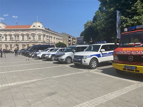 Takti Ko Tehni Ki Zbor Policije Na Trgu Ire Mileki A U Sremskoj