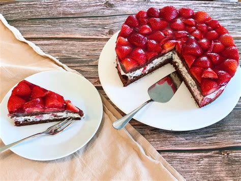 Erdbeer Stracciatella Torte