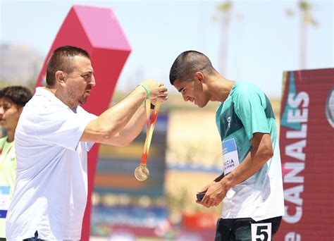 Mohamed Attaoui Y Lorea Ibarzabal Reinan En El Metros En El