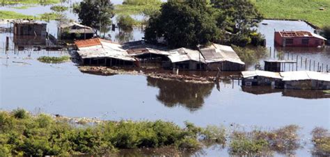 Las Inundaciones En Paraguay Amenazan Al Mayor Vertedero Del País