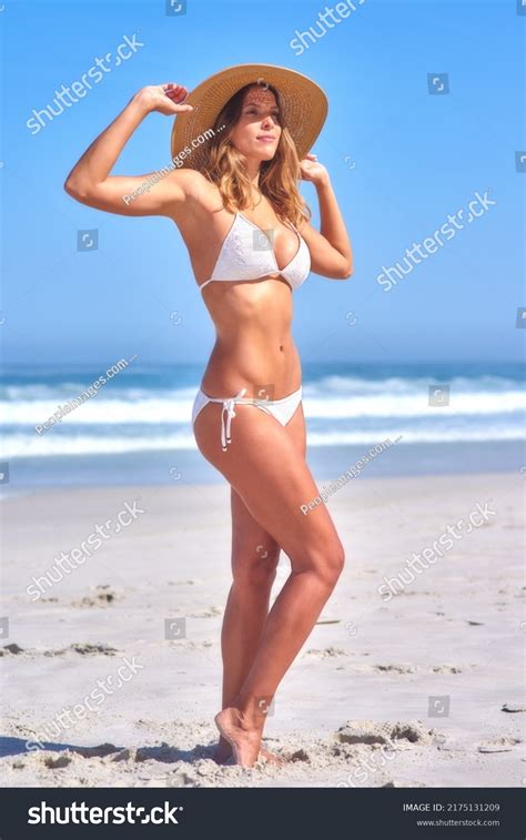 512 Supermodel Women Wearing Bikini Images Stock Photos Vectors Shutterstock