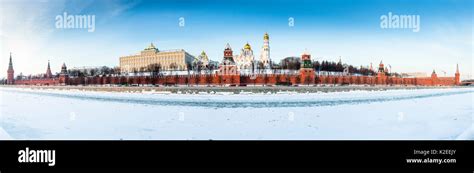 Winter palace russia hi-res stock photography and images - Alamy