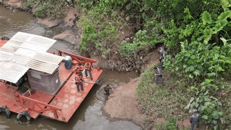 Homem Abandona Carro Furtado E Se Esconde Em Rio Mas Acaba Preso