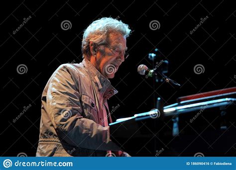 Ray Manzarek De Las Puertas Durante El Concierto Foto Editorial