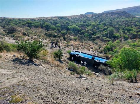 Migrantes Autobús Cae Sobre Barranco En San Luis Potosí Y Deja Varias