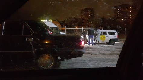 Умер таксист на ул.Лавочкина на парковке магазина пятерочка г. Смоленск ...