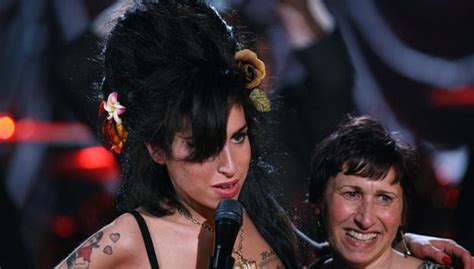 Mama Amy Winehouse nie jest w stanie słuchać muzyki córki Muzyka w