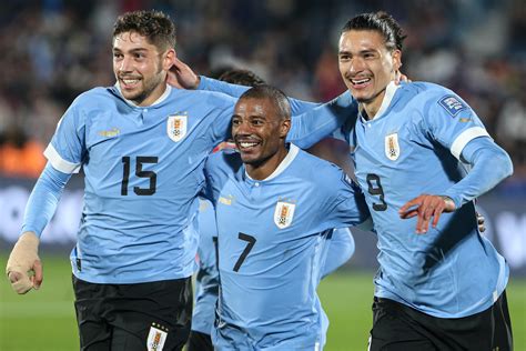 Con Doblete De De La Cruz Uruguay Se Estrena Con Victoria Ante