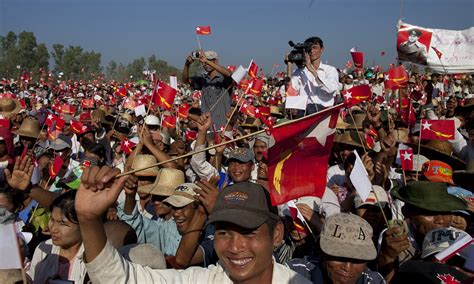 Myanmar Aung San Suu Kyi Greeted By Thousands As She Hits Campaign Trail Daily Mail Online