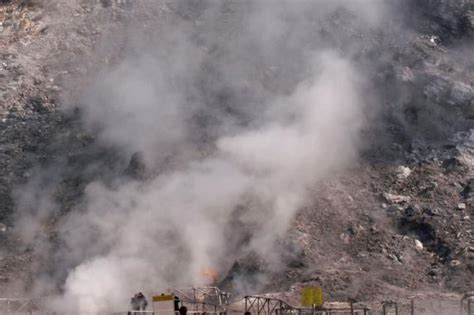 Pozzuoli Tragedia Alla Solfatara Tre Morti Nel Cratere Corriereit