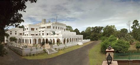 พระราชวงบาราดารของนมรานา Travel Gay