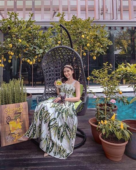 Hot mom xinh đẹp nhận trợ cấp tỷ đồng tháng từ chồng vẫn tự tay trồng rau quả hữu cơ