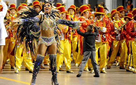 Desfile das campeãs do carnaval 2016 de São Paulo FOTOS fotos em