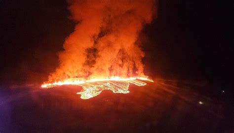 Vulcano Erutta In Islanda Nella Penisola Reykjanes Evacuazioni A