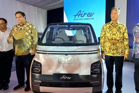 Menko Airlangga Wuling Bisa Produksi Mobil Listrik Tanpa Banyak Permintaan