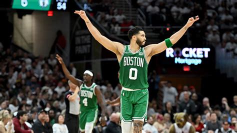 Celtics Pass First Playoff Clutch Test Take Lead Over Cavs Nba