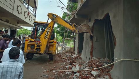 కాళ్లకల్‌లో అక్రమ నిర్మాణాల కూల్చివేత Demolition Of Illegal Structures In Kallakal