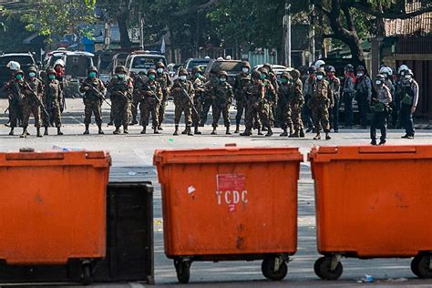 Seis mortos em manifestações pró democracia em Myanmar