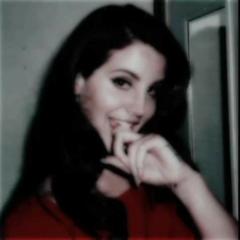 Pin de ʚ bibi ɞ em americana Lana del rey Fotos no escuro Foto glamour