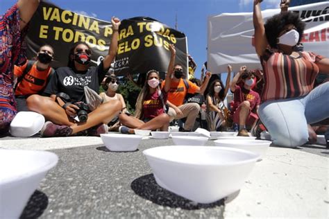 Movimento Negro Protesta Em Sp Por Aux Lio Emergencial E Vacina O