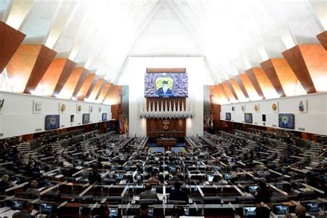 Rais Yatim Speaker Dewan Rakyat Baharu Tidak Sepatutnya Menteri Atau