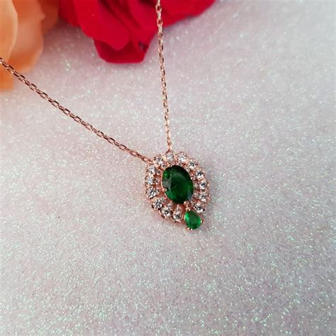 Collier Avec Pendentif Oxydes De Zirconium Vert Emeraude