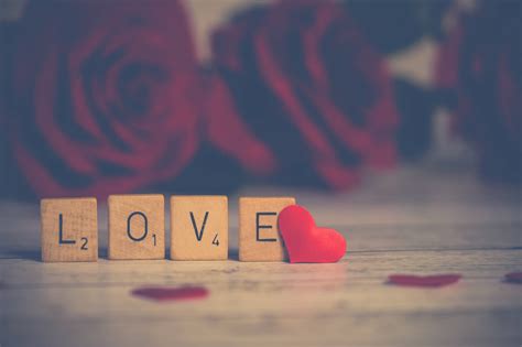 200 Romantic Love Wallpapers