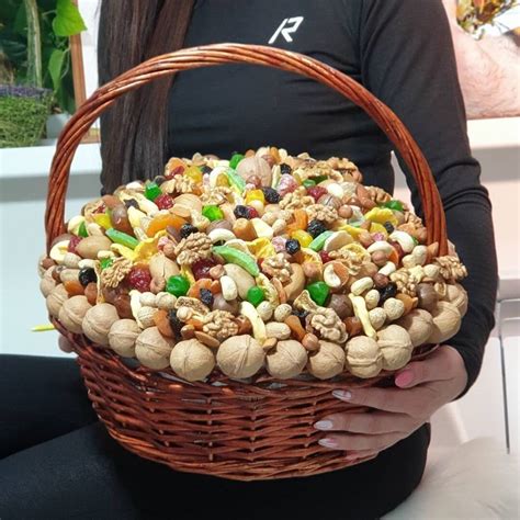 Подарочная корзина "Ореховая"