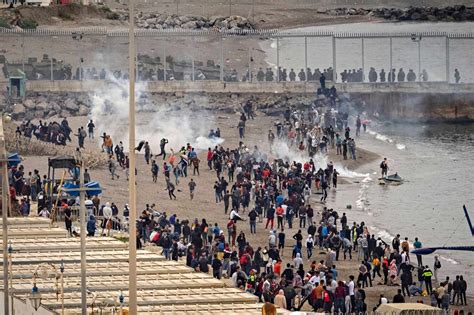 A Ceuta Des D Cennies De Crise Migratoire Entre Lespagne Et Le Maroc