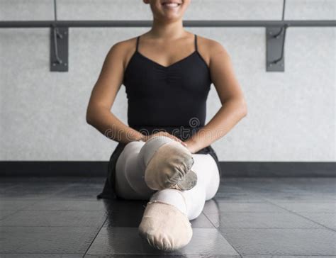 Ballerina fifth position stock image. Image of female - 40574503