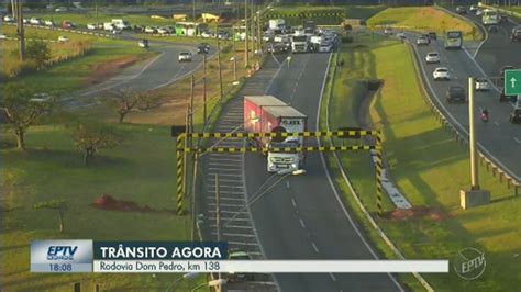 Caminhão quebrado bloqueia acesso ao distrito de Barão Geraldo pela