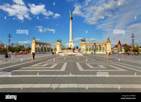 Budapest April 18 2015 Tourists Visit Millennium Monument In Heroes